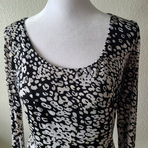 Max Mara Women's Blouse Size Medium Animal Print Lined Scoop neck Luxury - Picture 11 of 12